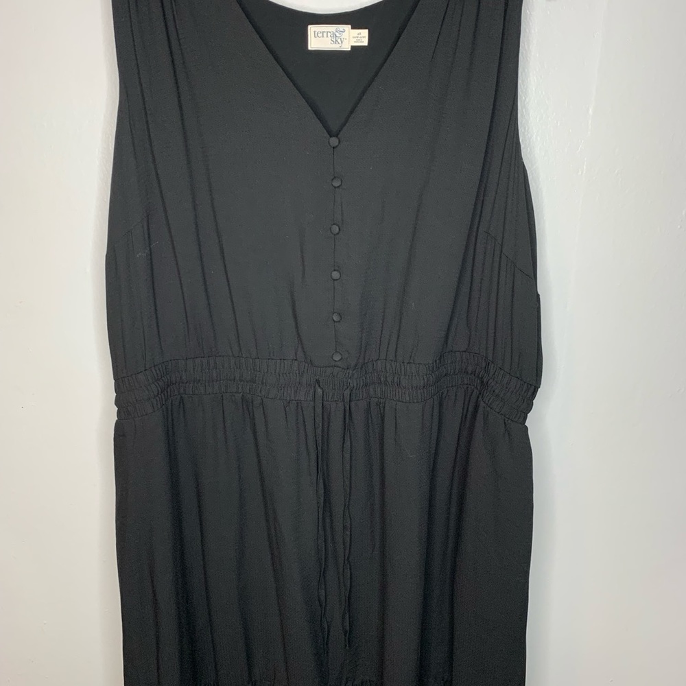 Black plus size sleeveless dress